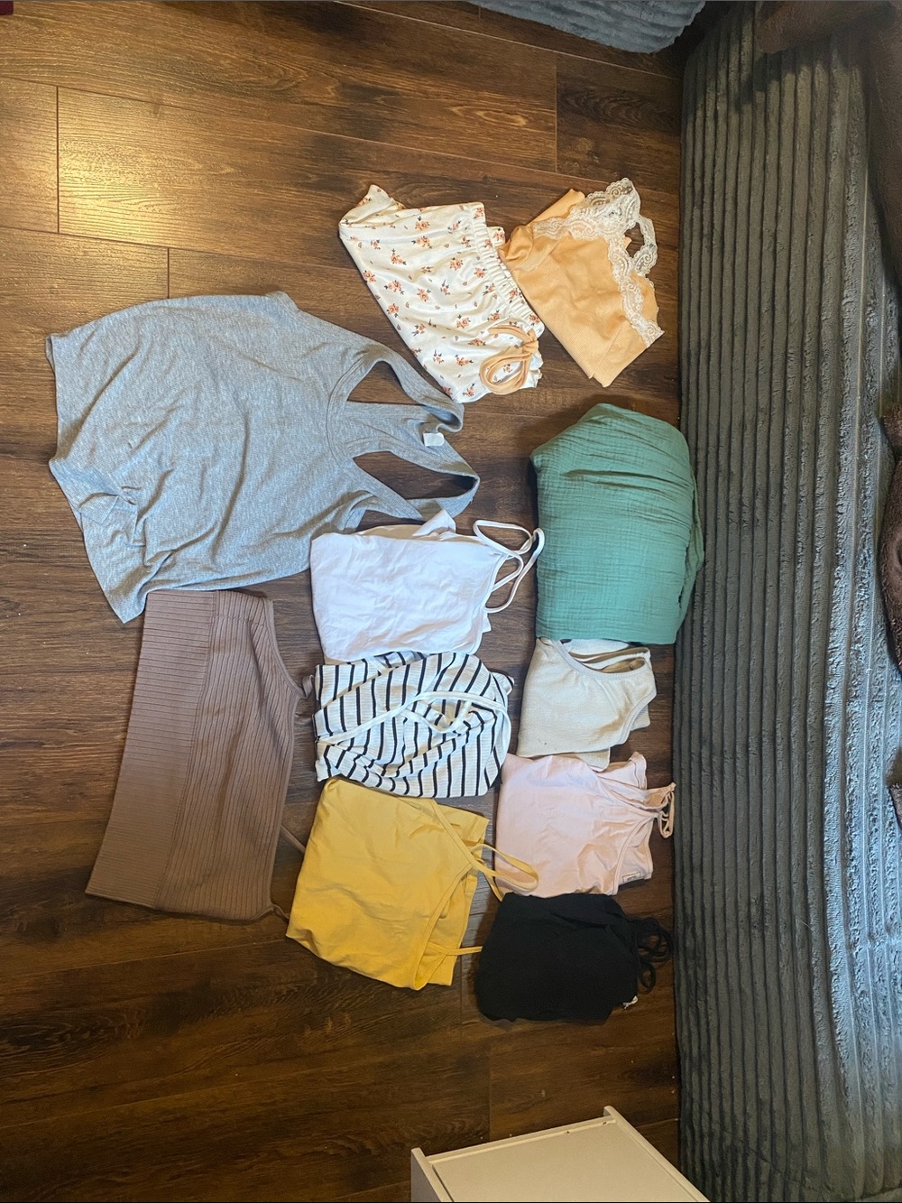 Huge bundle size large! NWOT!!!